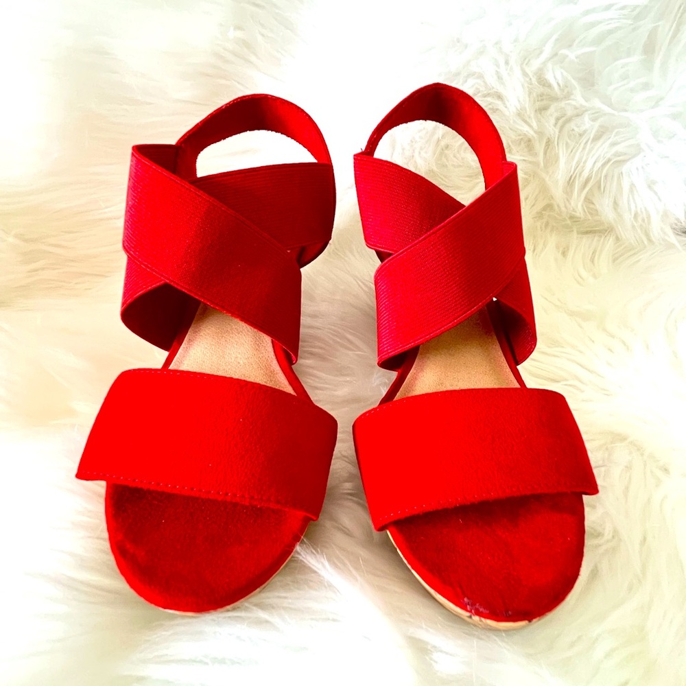 American Eagle Ryan Red Strap Cross Front Wedges Sz 6